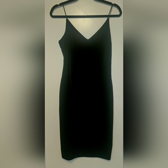 Dresses & Skirts - Black Velvet Cocktail Dress